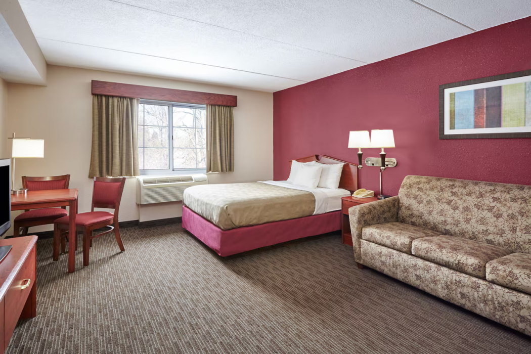 Americinn By Wyndham Douglas/Saugatuck 17/36