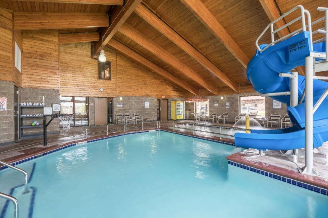 AmericInn by Wyndham Fargo West Acres 15/27