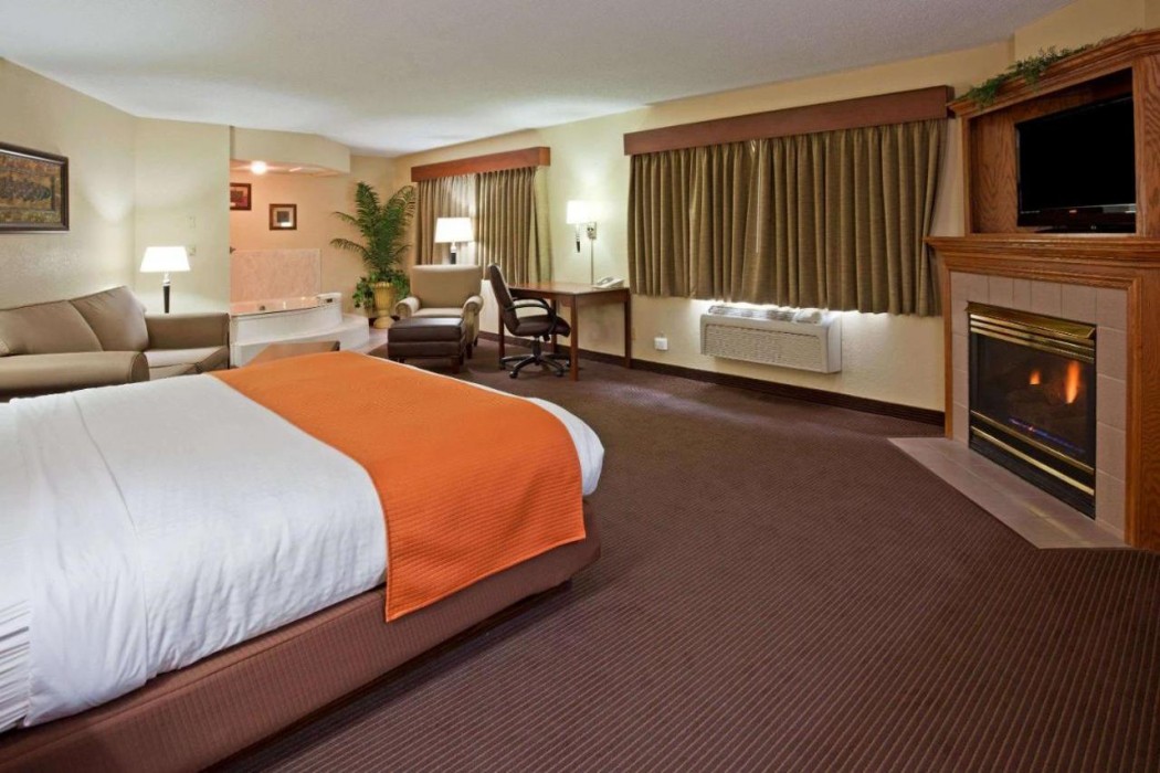 AmericInn by Wyndham Fargo West Acres 7/27