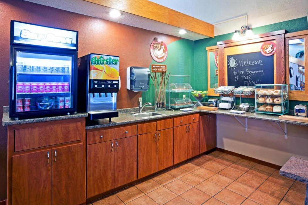 AmericInn by Wyndham Fargo West Acres 12/27
