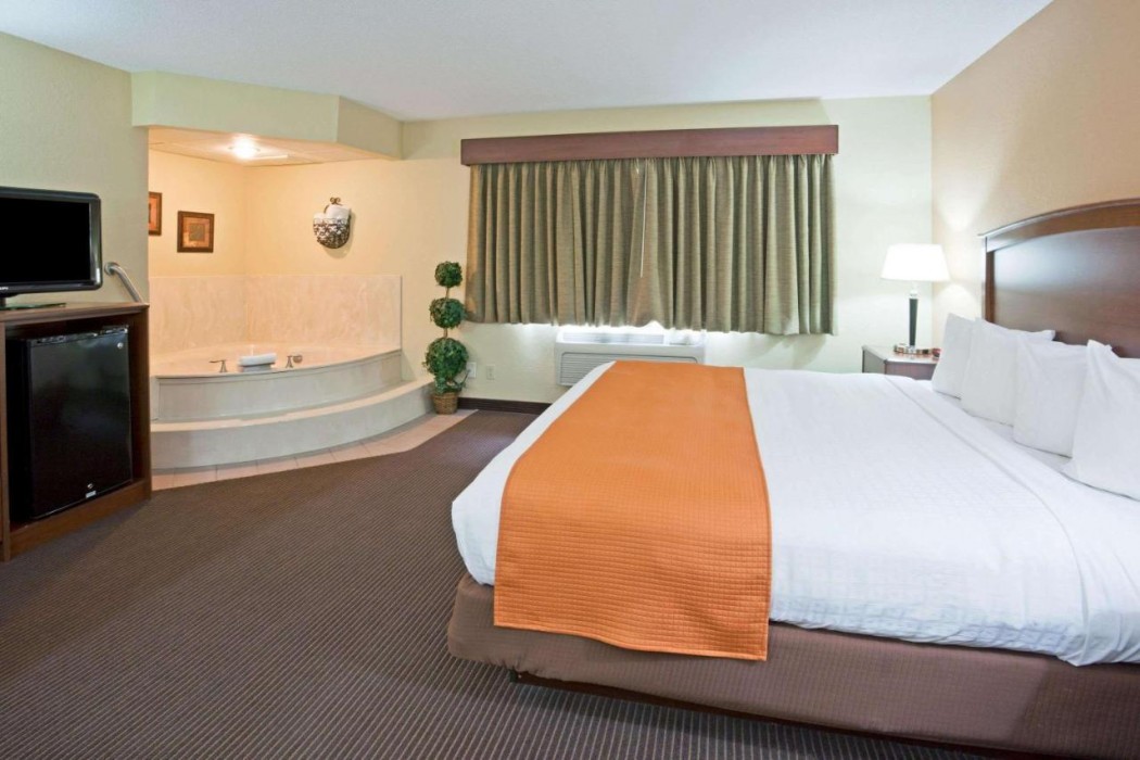 AmericInn by Wyndham Fargo West Acres 6/27