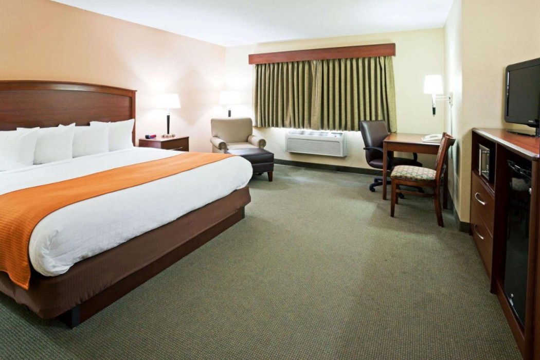 AmericInn by Wyndham Fargo West Acres 9/27