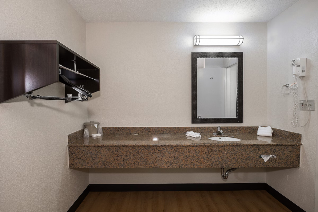 Red Roof Inn Bloomington - Normal/University 8/12