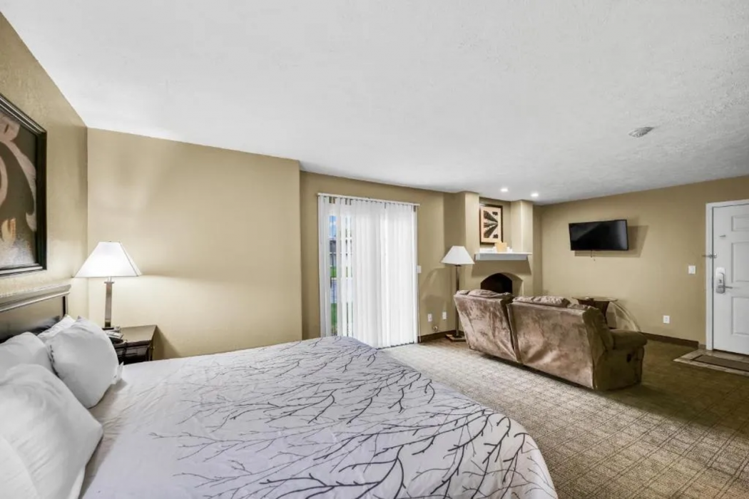 Red Lion Inn & Suites Urbana 8/60