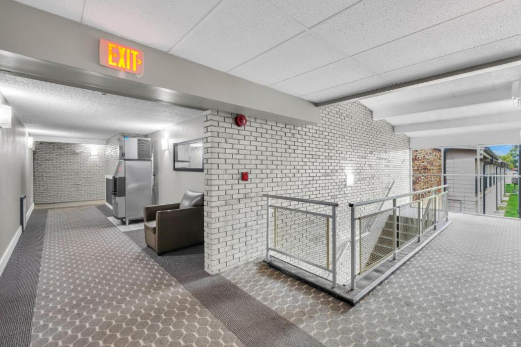 Red Lion Inn & Suites Urbana 18/60