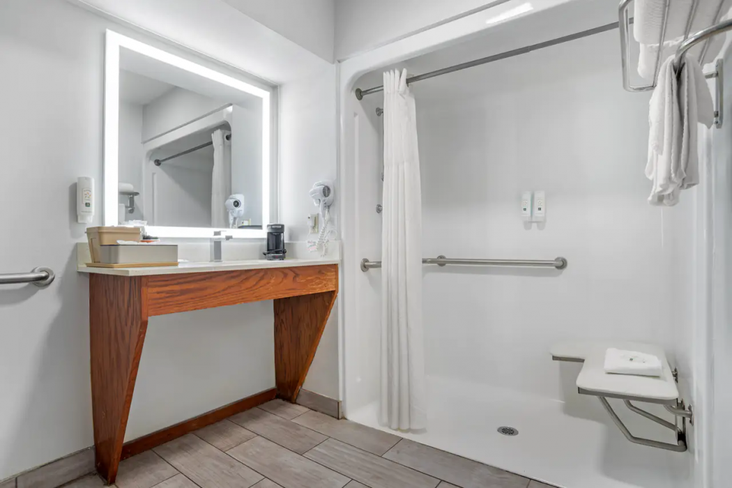 Quality Inn Bessemer I-20 exit 108 19/34