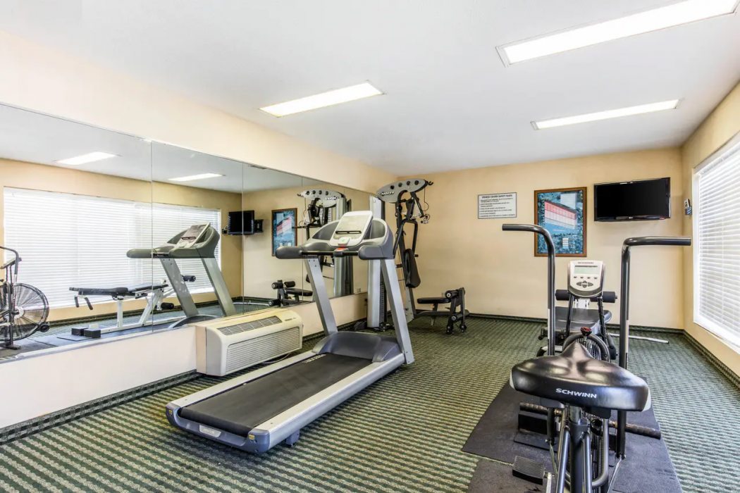 Quality Inn Bessemer I-20 exit 108 25/34