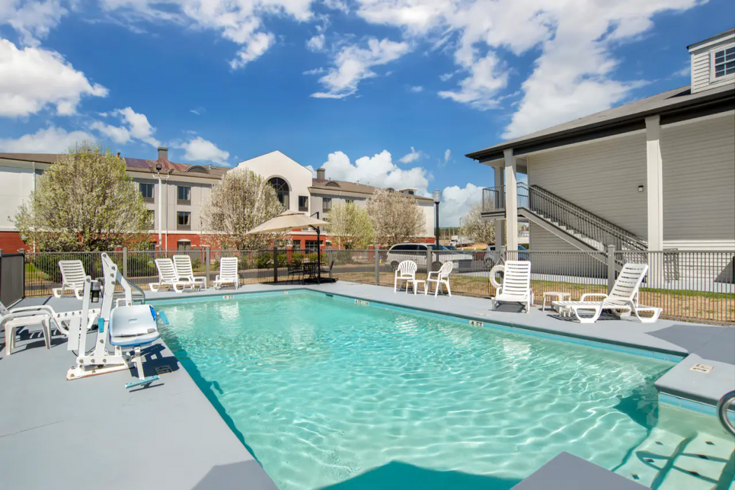Quality Inn Bessemer I-20 exit 108 26/34