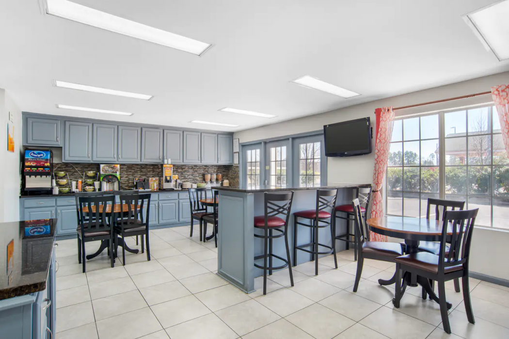 Quality Inn Bessemer I-20 exit 108 24/34