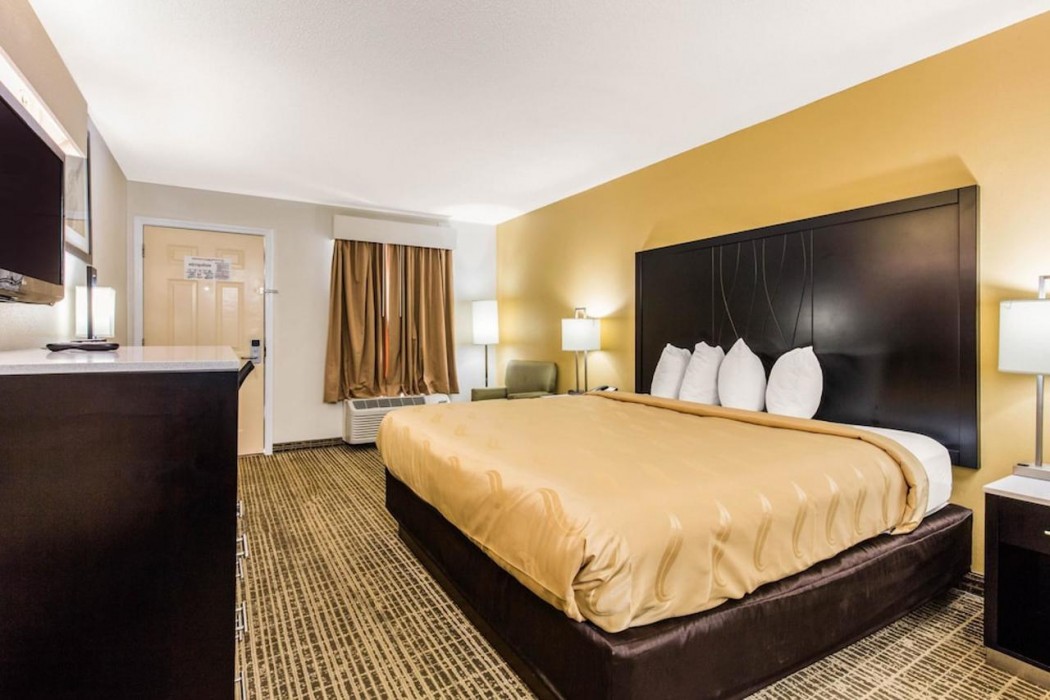 Quality Inn Trussville I-59 exit 141 12/34