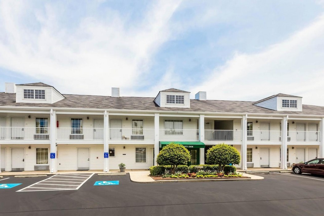 Quality Inn Trussville I-59 exit 141 1/34