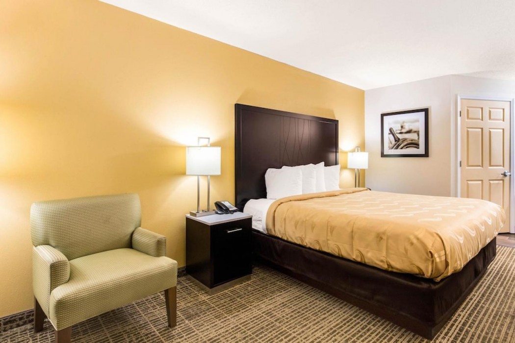 Quality Inn Trussville I-59 exit 141 11/34