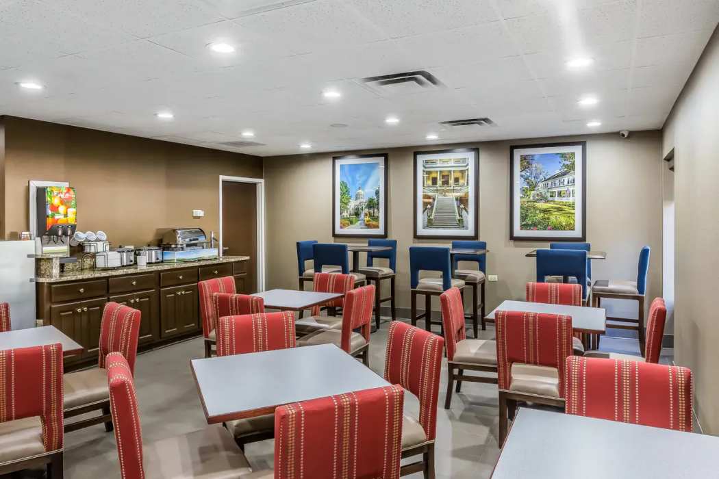 Comfort Inn & Suites Dalton West 10/23
