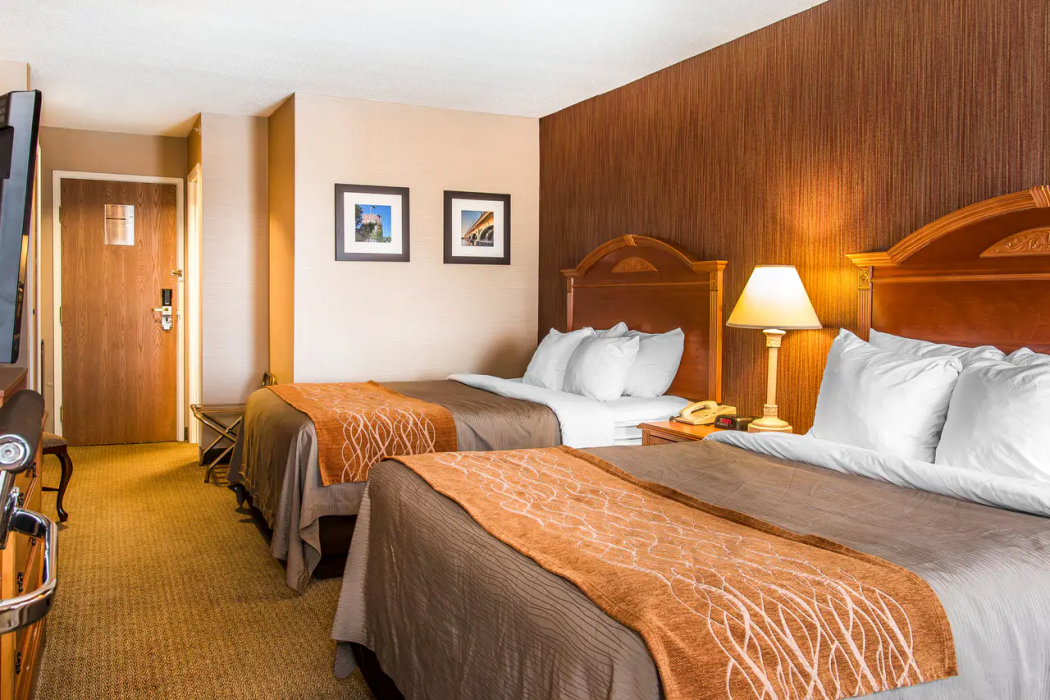 Comfort Inn Chelsea, MI 9/24