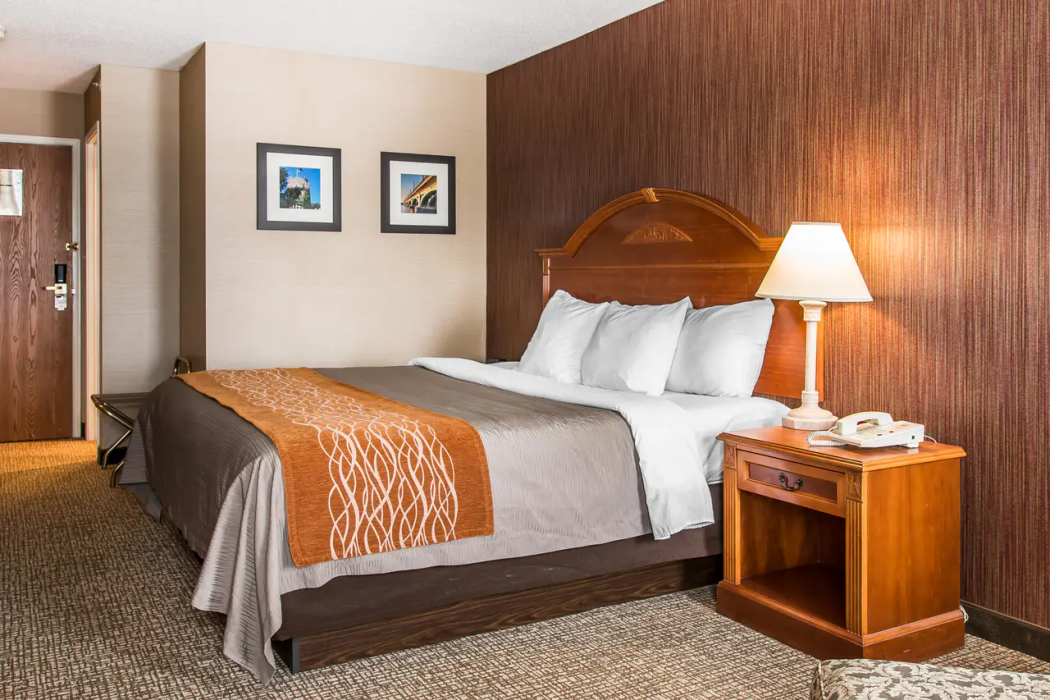 Comfort Inn Chelsea, MI 8/24