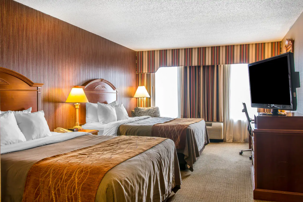 Comfort Inn Chelsea, MI 12/24