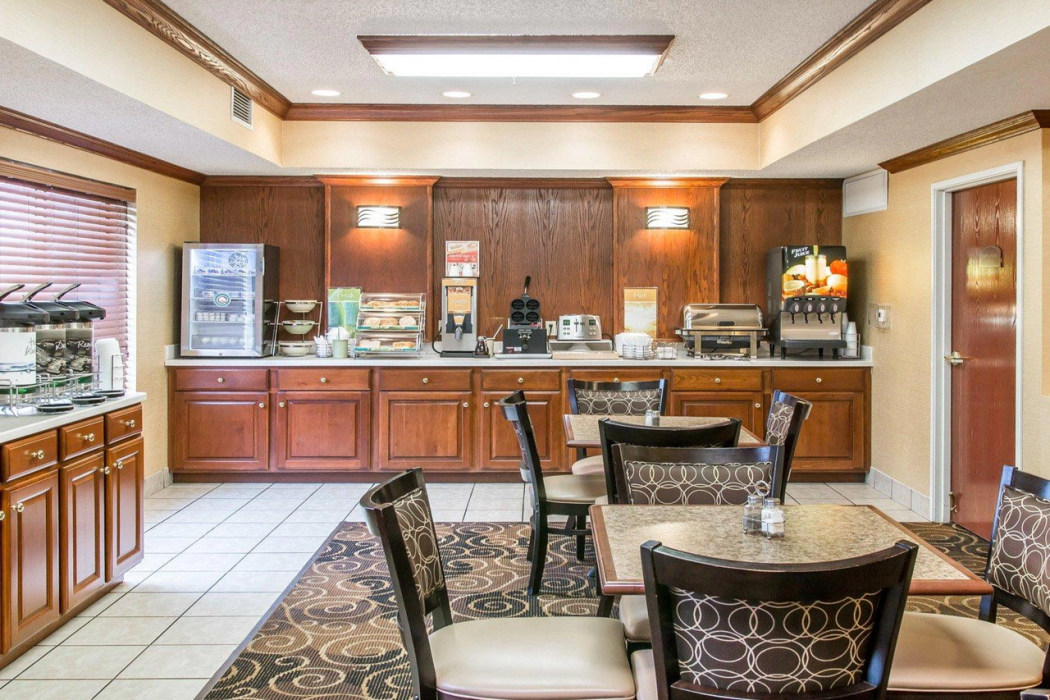 Quality Inn and Suites Niles 16/27