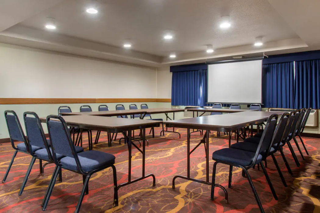 Quality Inn and Suites New Prague MN 13/24