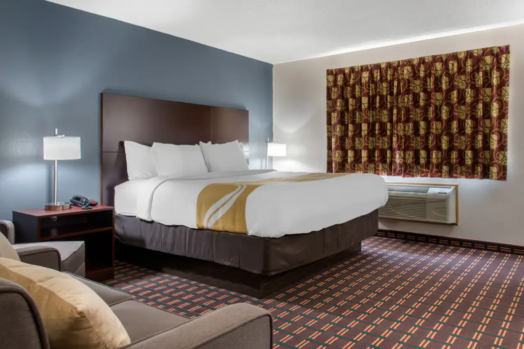 Quality Inn and Suites New Prague MN 10/24
