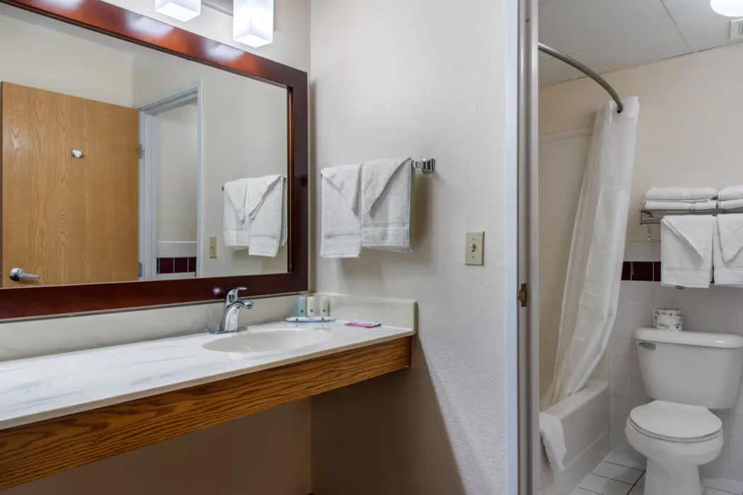 Quality Inn and Suites New Prague MN 12/24