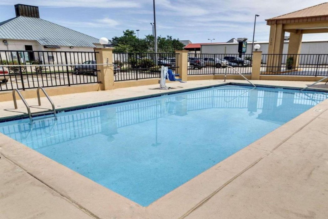 Quality Suites Baton Rouge East - Denham Springs 25/36