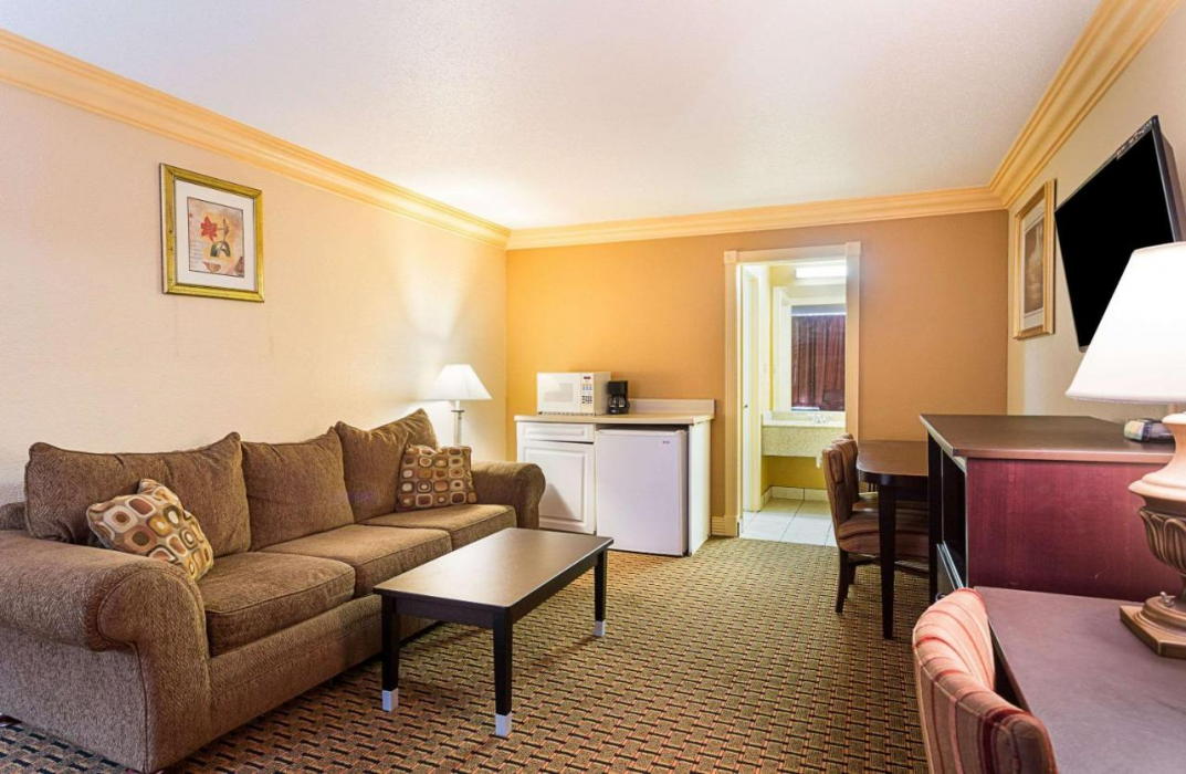Parkway Inn of Birmingham 4/22