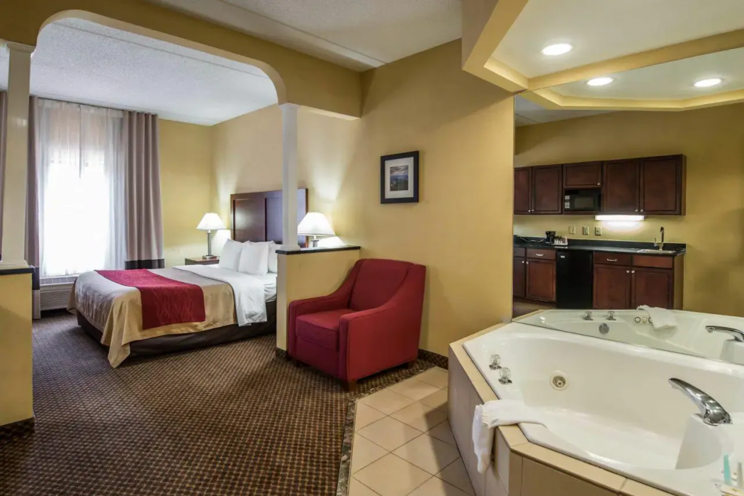 Comfort Inn & Suites Morganton South 17/33