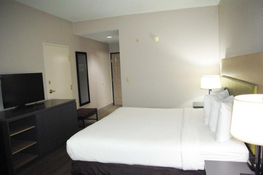 Wingate by Wyndham Matthews/Charlotte, NC 4/18