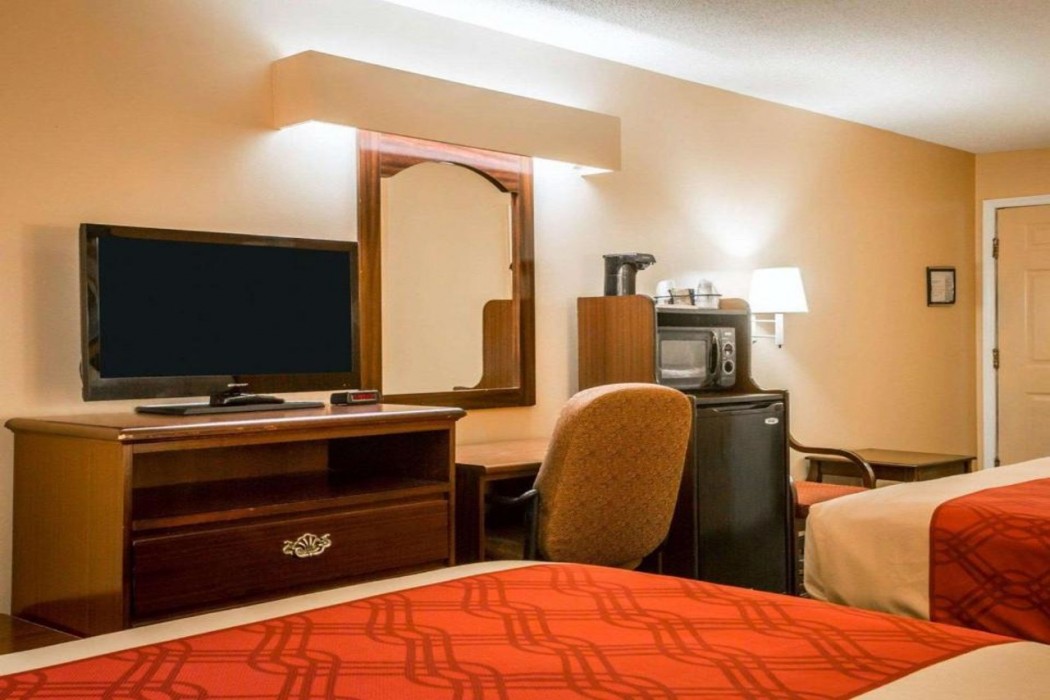 Econo Lodge Eufaula South 14/23