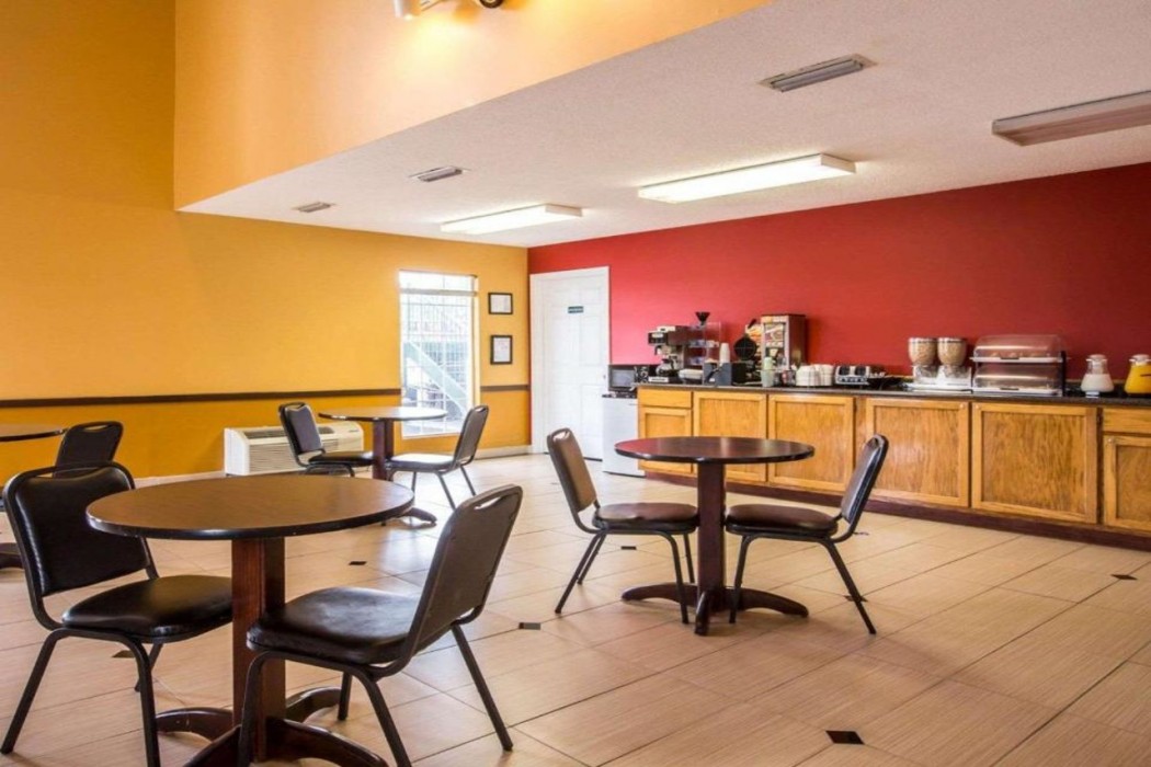 Econo Lodge Eufaula South 15/23