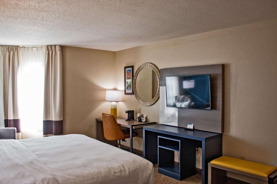 Comfort Inn & Suites Geneva - West Chicago 11/32