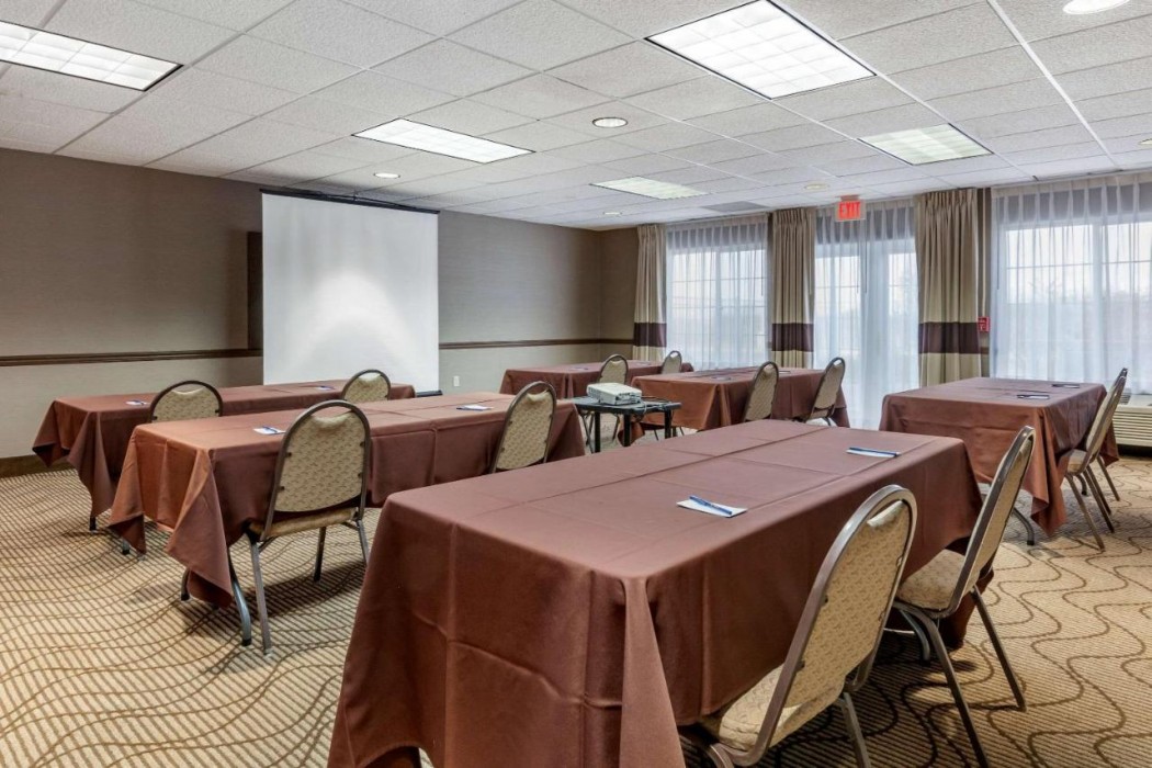 Comfort Inn & Suites Geneva - West Chicago 15/32