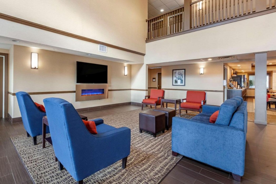 Comfort Inn & Suites Geneva - West Chicago 3/32