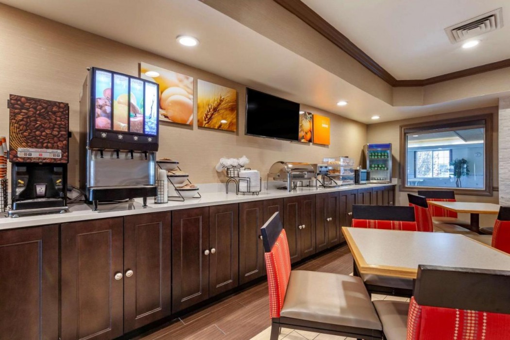 Comfort Inn & Suites Geneva - West Chicago 16/32