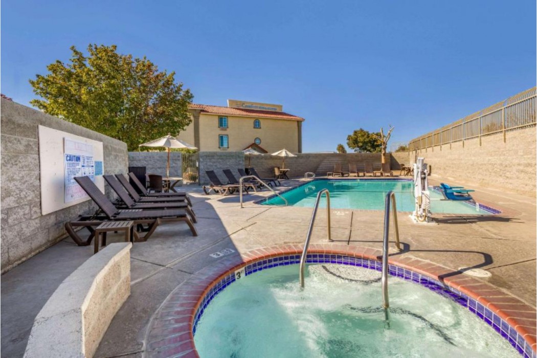 Comfort Inn & Suites Lancaster Antelope Valley 25/40