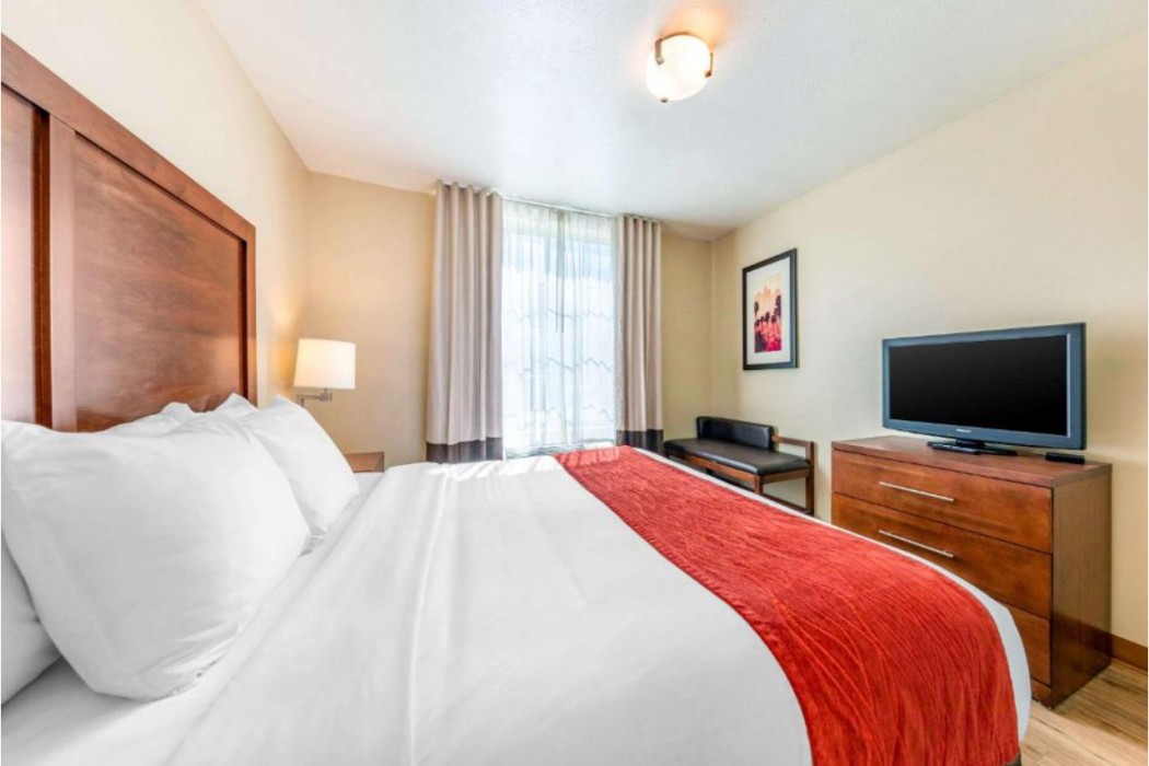 Comfort Inn & Suites Lancaster Antelope Valley 12/40