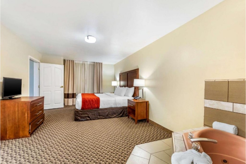 Comfort Inn & Suites Lancaster Antelope Valley 11/40