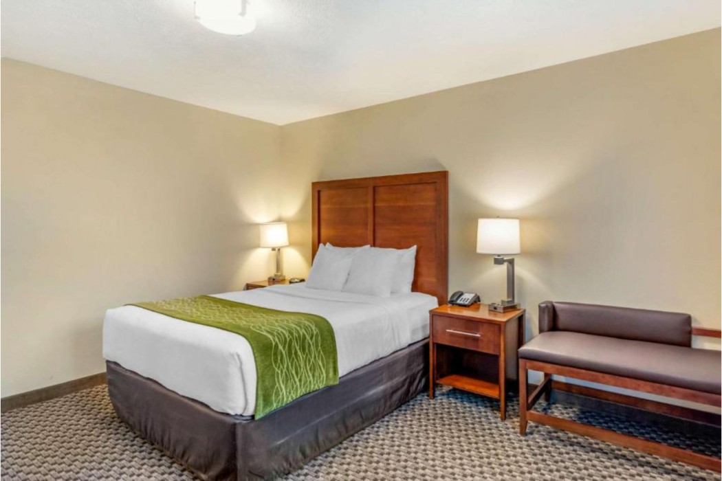 Comfort Inn & Suites Lancaster Antelope Valley 17/40
