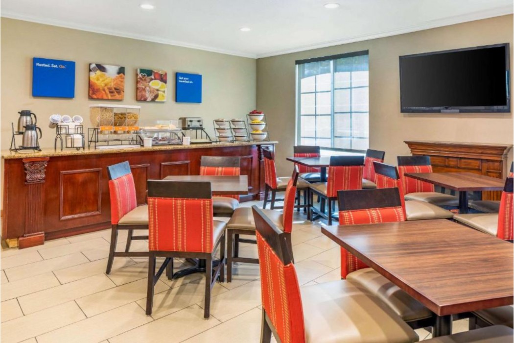 Comfort Inn & Suites Lancaster Antelope Valley 32/40