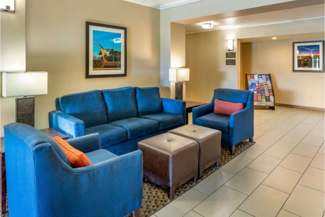 Comfort Inn & Suites Lancaster Antelope Valley 4/40