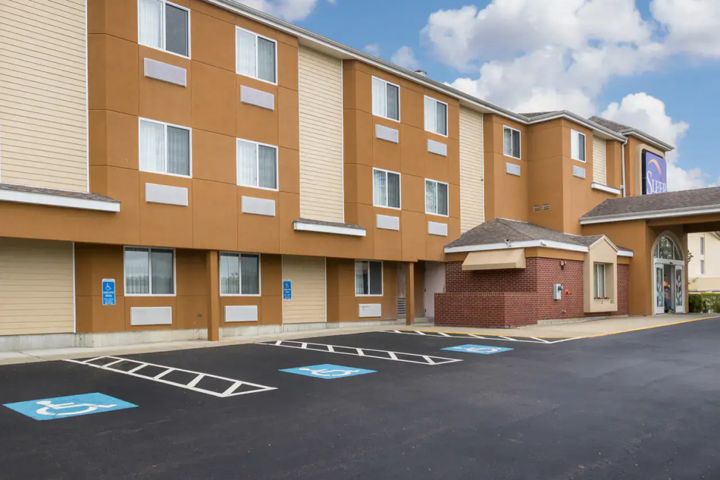 Sleep Inn & Suites Niantic North 2/36
