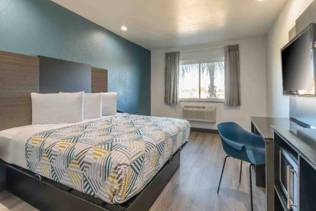 Studio6 Suites Perris, CA 7/32