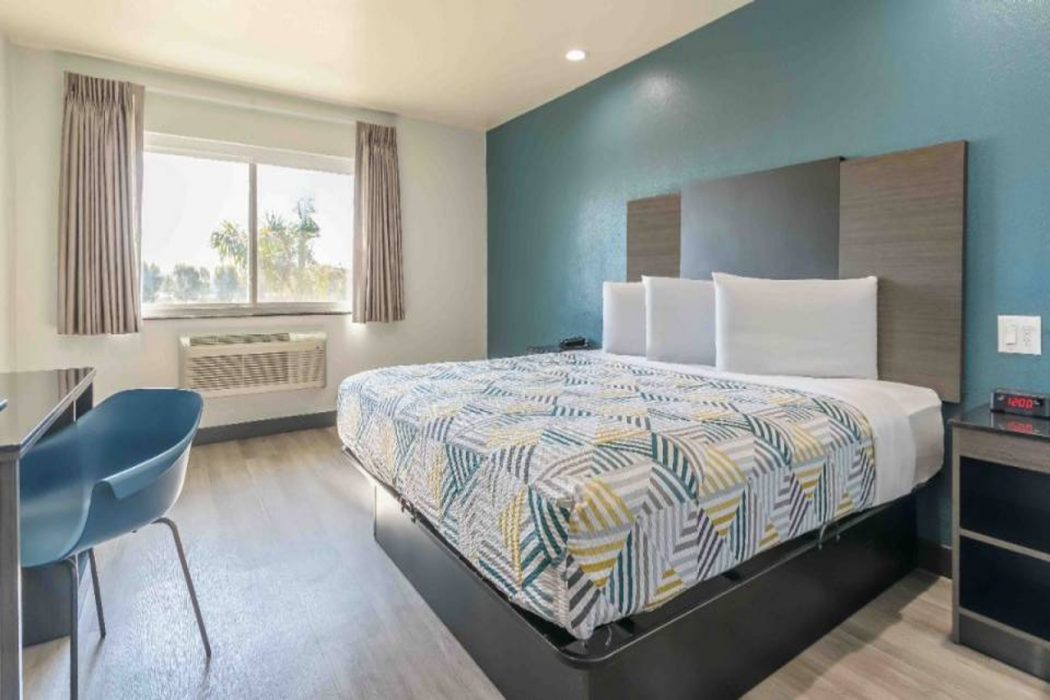 Studio6 Suites Perris, CA 11/32