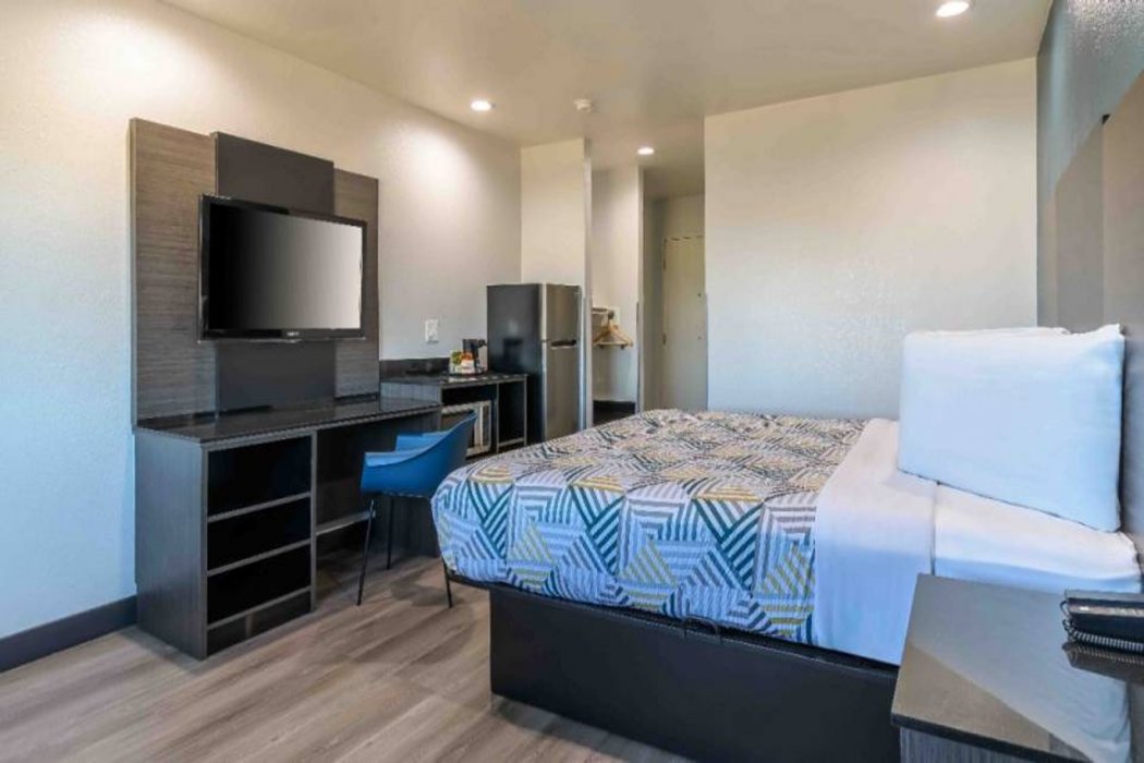 Studio6 Suites Perris, CA 10/32