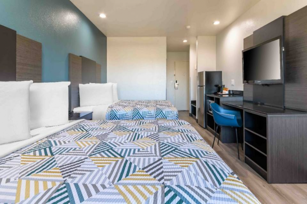 Studio6 Suites Perris, CA 8/32