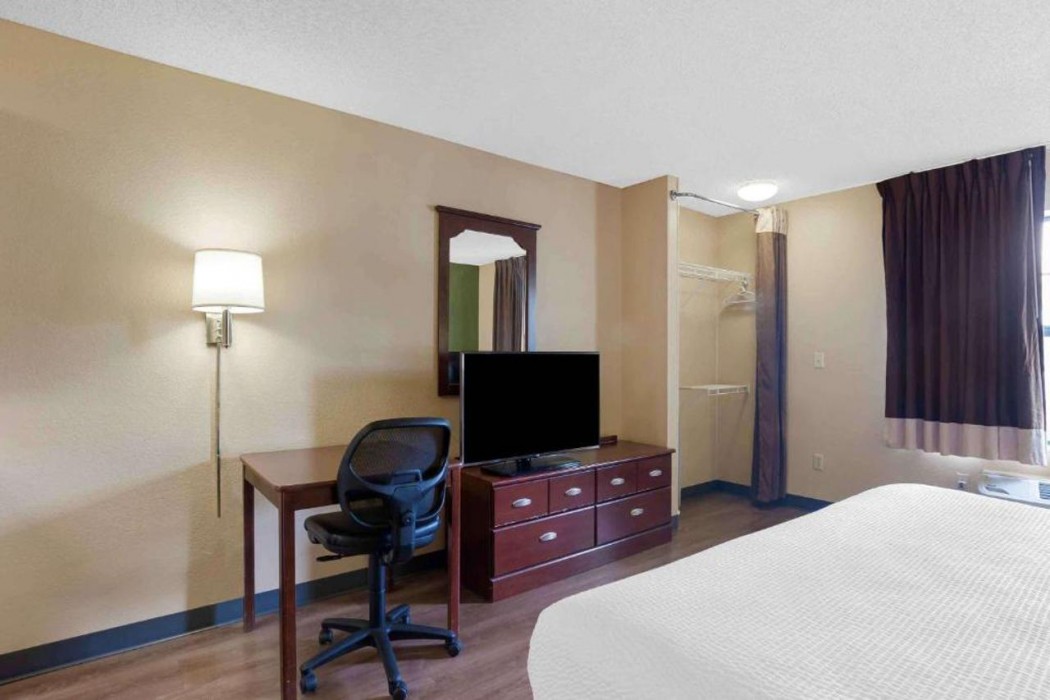 MainStay Suites Rochester South Mayo Clinic 16/25