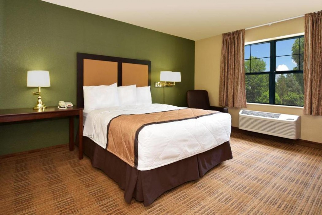 MainStay Suites Rochester South Mayo Clinic 13/25