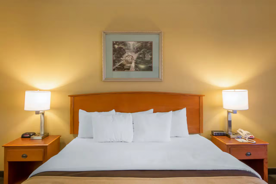 Quality Inn and Suites MidAmerica Industrial Park Area 4/21