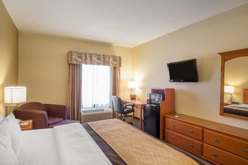 Quality Inn and Suites MidAmerica Industrial Park Area 7/21