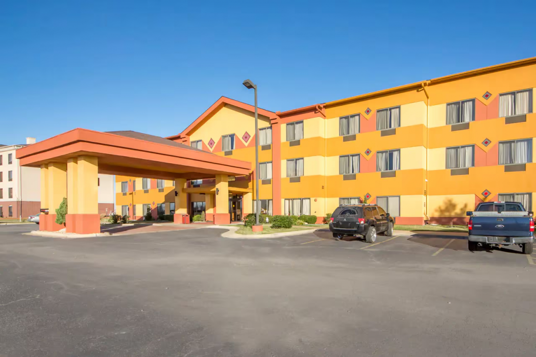 Quality Inn and Suites MidAmerica Industrial Park Area 3/21